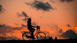 silhouette-683751_640_1280x720