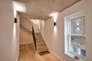 Contemporary,Apartment,Interior,Design,With,Concrete,Ceiling,And,Wood,Flooring