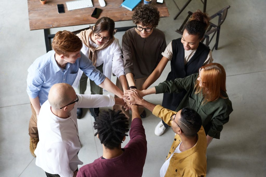 persone che lavorano